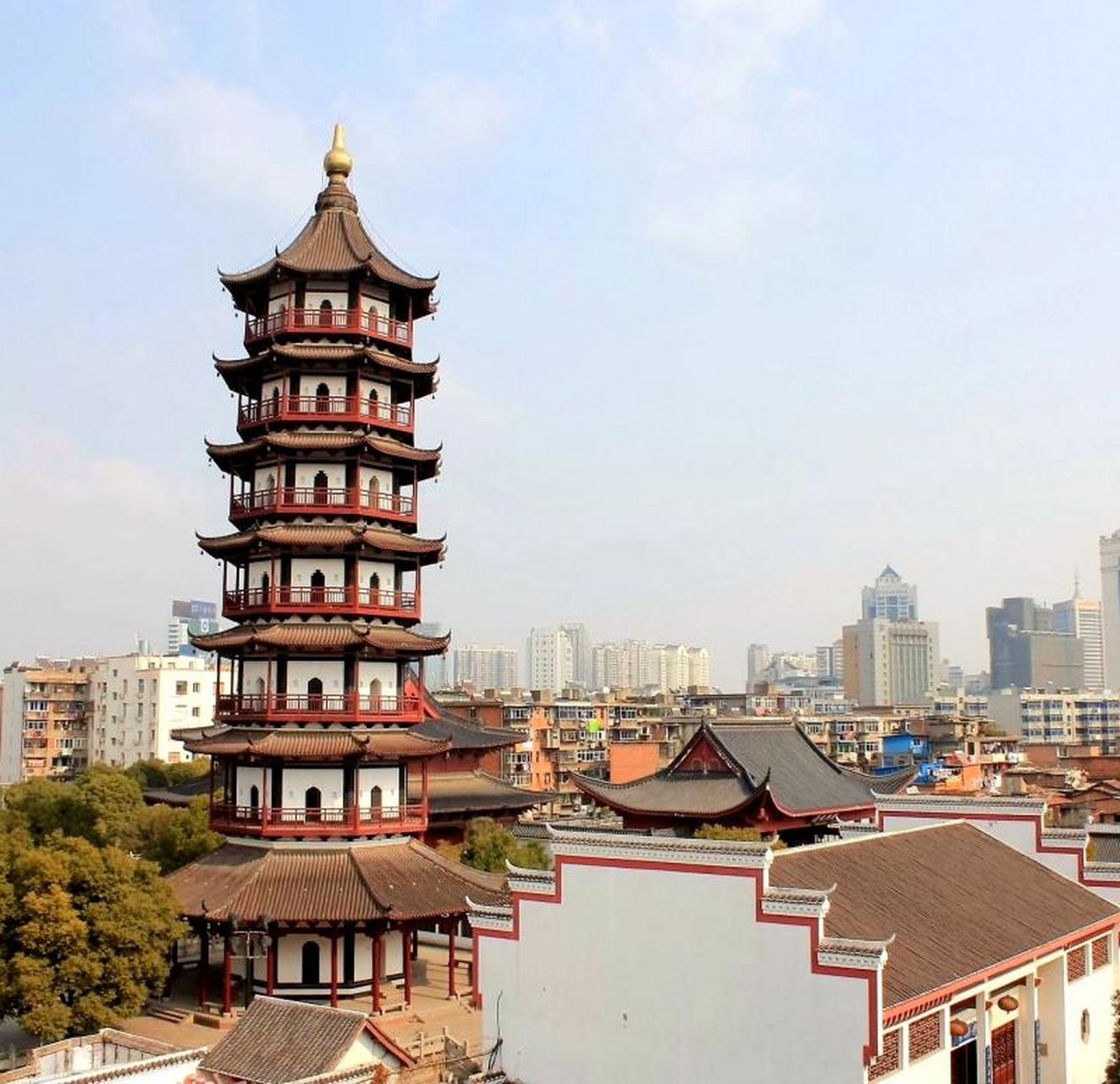 繩金塔上瞰豫章——登臨古塔賞南昌風(fēng)華